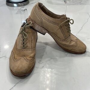 Steve Madden Vintaged /Aged Oxford Tan.‎ Size 9.5